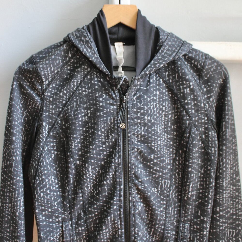 Lululemon Daily Practice Zip Hoodie Jacket Samba Snake Battleship Black Size 6 - Picture 5 of 9